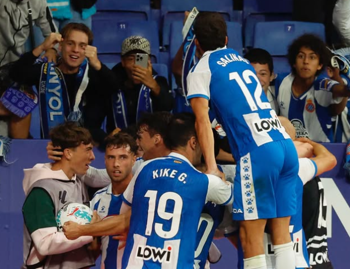 Espanyol VS  Valencia,  Periquitos Selamat dari Kekalahan Berkat Gol Javi Puado di Injury TIme