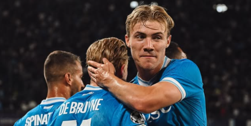 Skor Akhir Napoli VS Sporting 2-1, Si Biru Akhirnya Raih Kemengan Perdana