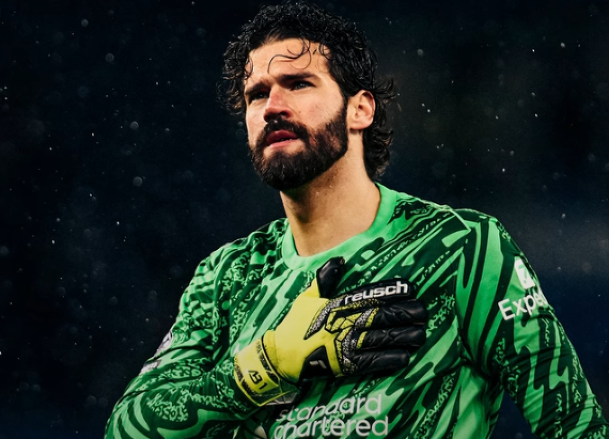 Pukulan Telak Liverpool! Alisson Becker Absen 6 Pekan, Lewatkan 8 Laga Krusial Termasuk Lawan Man City dan MU