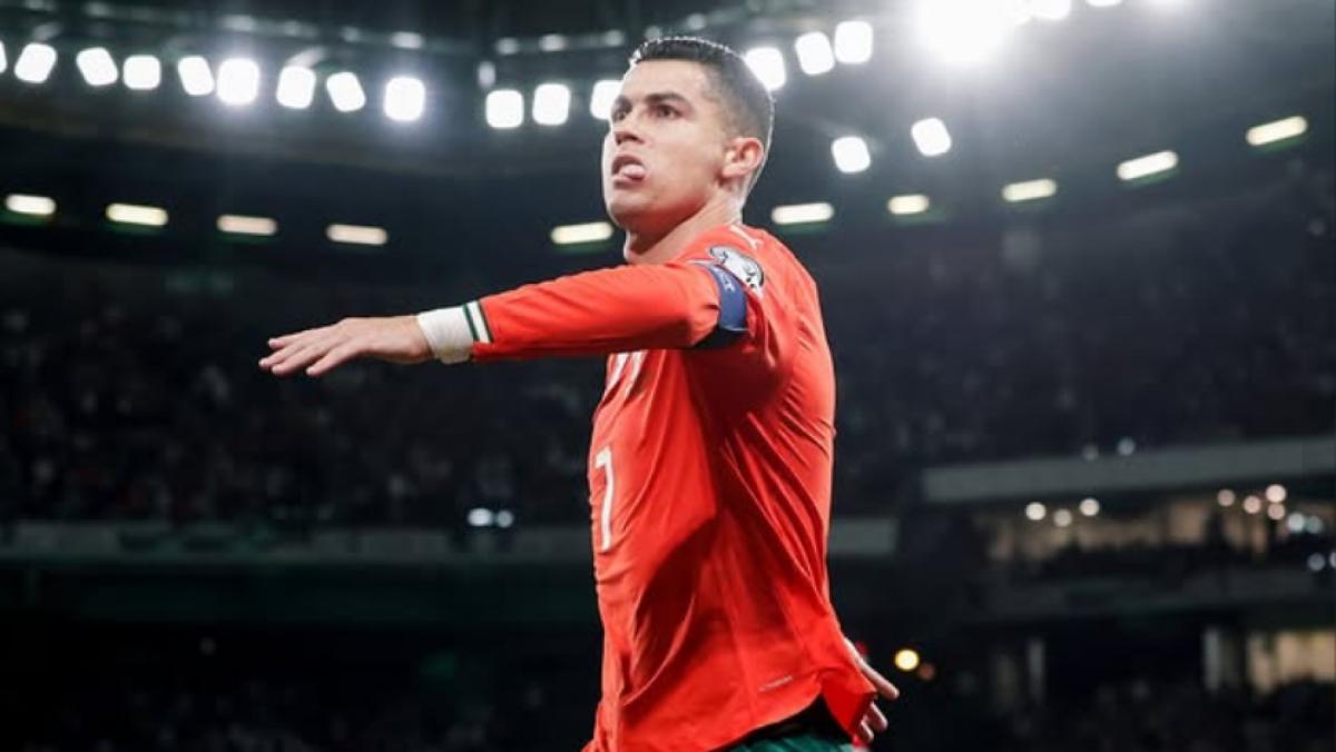 WOW! Cristiano Ronaldo Jadi Pesepak Bola Terkaya Dunia, Pendapatannya Dua Kali Lipat dari Messi
