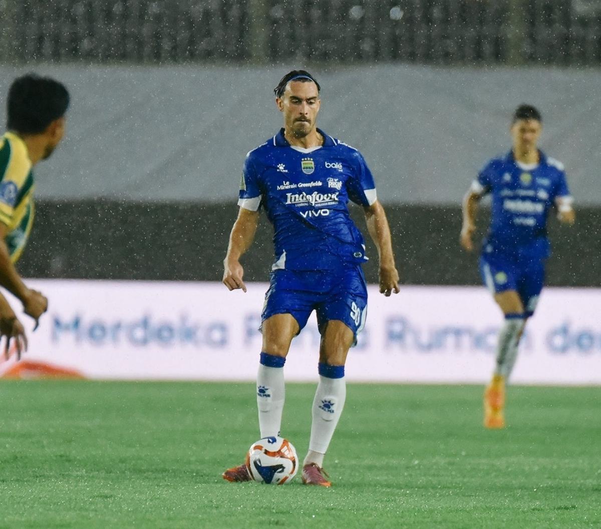 Persib Ngamuk di Sleman! Bikin PSBS Hancur 3-0, Bojan Hodak Puas!