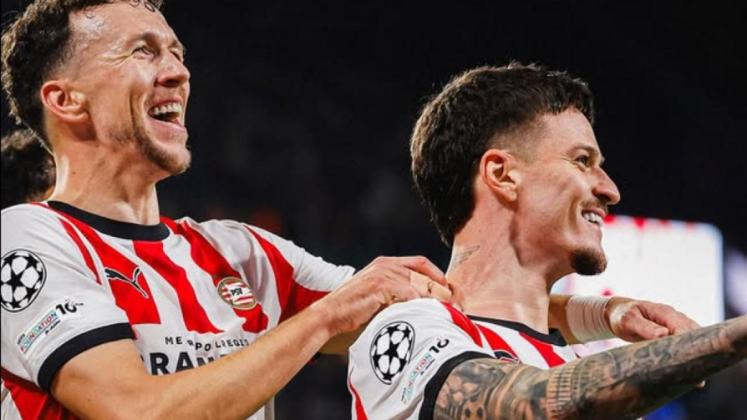 PSV Gasak Napoli 6-2, Dennis Man Jadi Bintang Lapangan