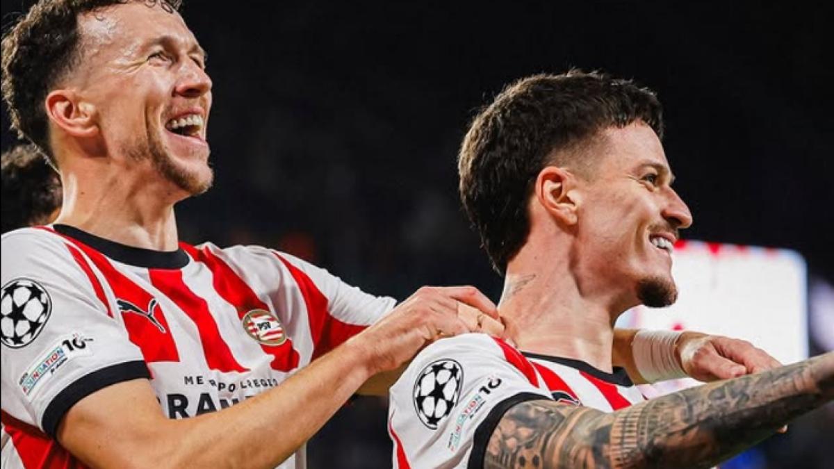 PSV Gasak Napoli 6-2, Dennis Man Jadi Bintang Lapangan