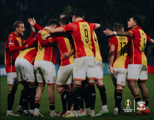 Dean James Bantu  Go Ahead Eagles Takluk  Aston Villa 2-1 di Liga Europa