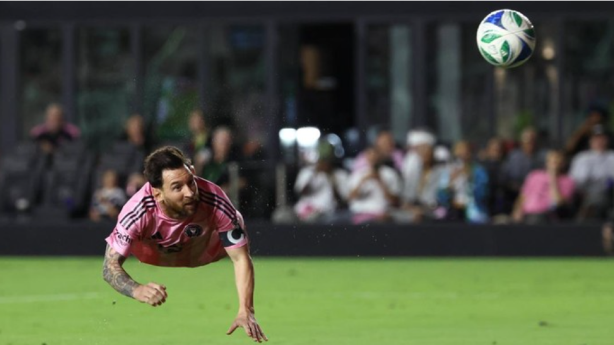 Inter Miami Bungkam Nashville 3-1 di Match 1 MLS Cup Playoffs 2025, Messi Cetak Brace dengan Sundulan Indah