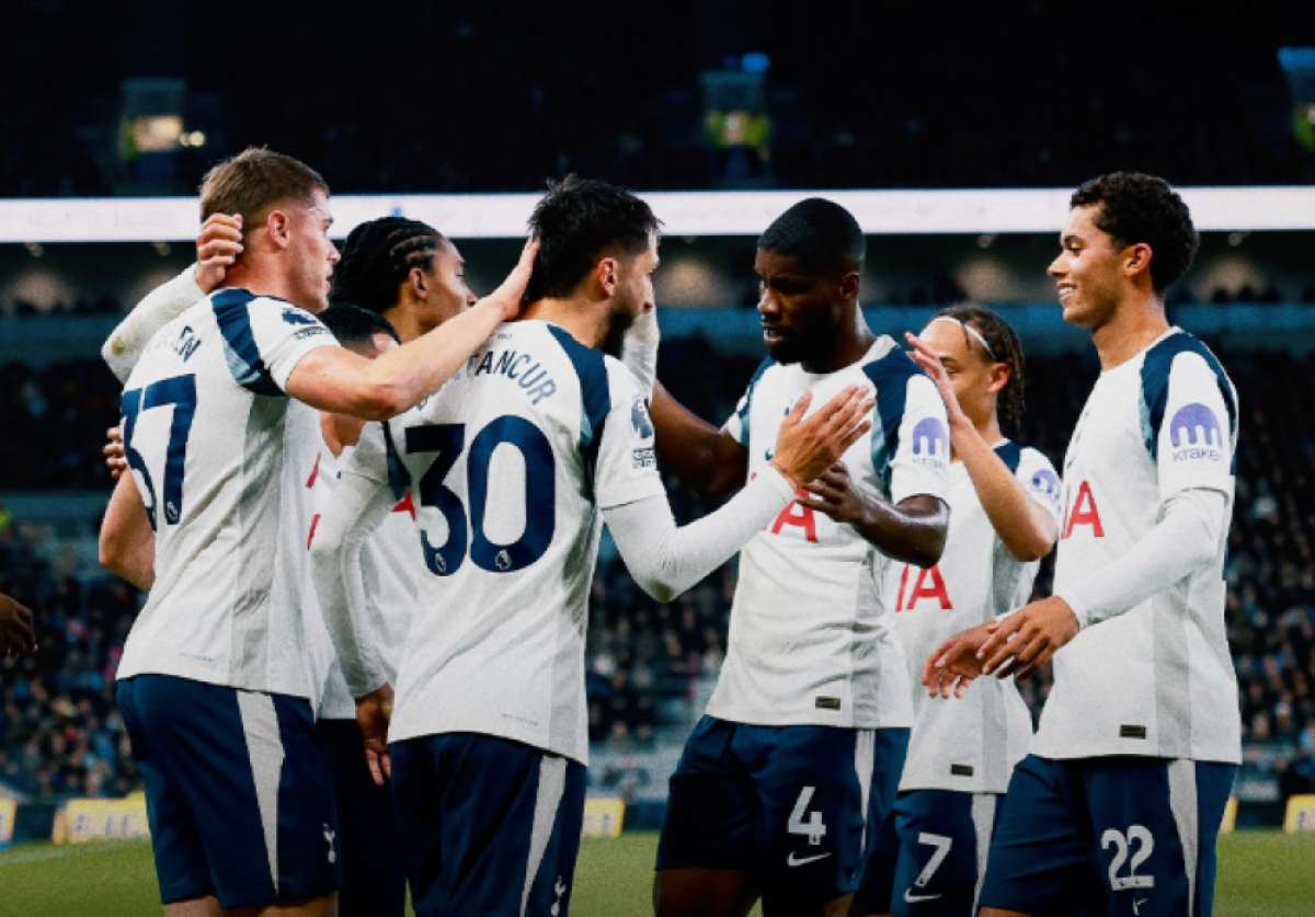 Tottenham Hajar Everton 3-0 di Anfield, Van de Ven Cetak Dua Gol