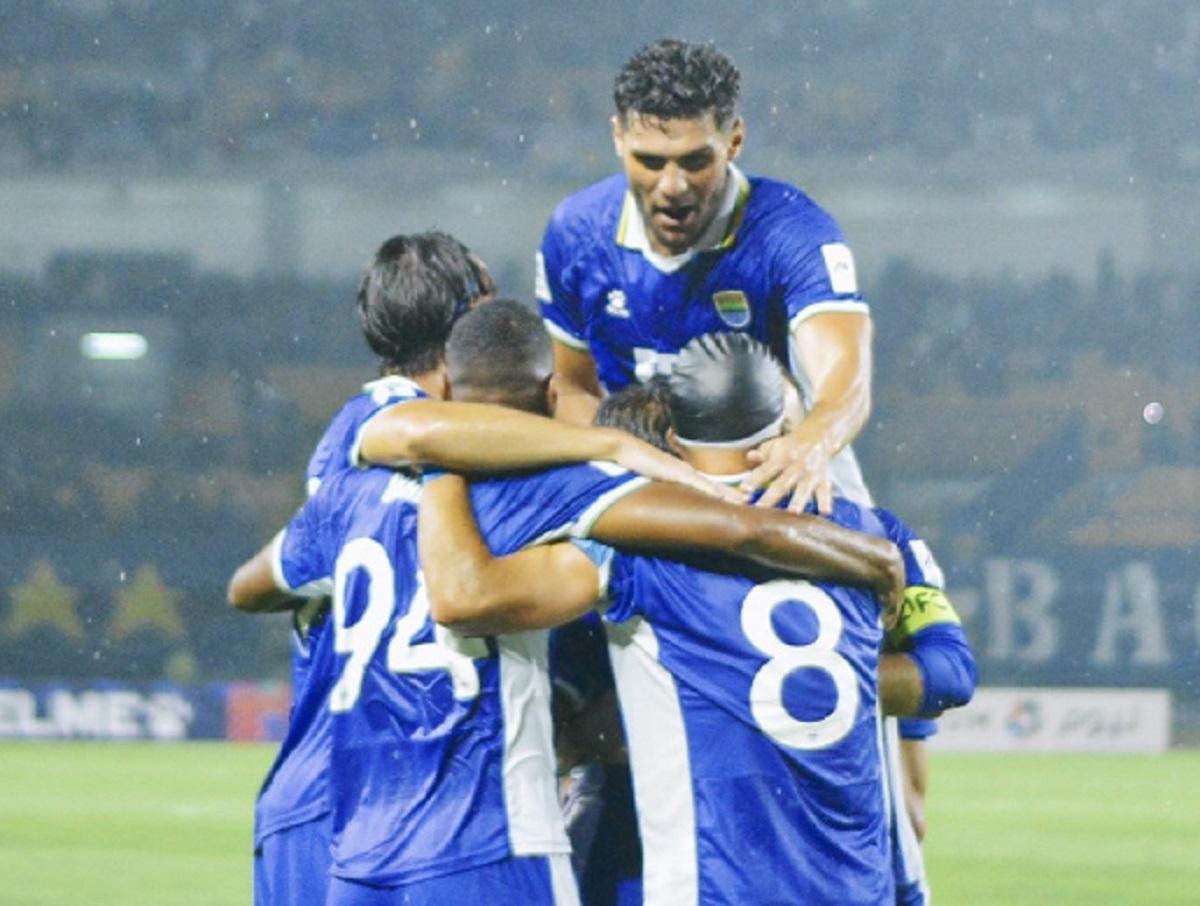 Persib Bakal Jor-Joran di Bursa Transfer 2025/2026:  Bintang Timnas Indonesia Selangkah Lagi Merapat ke Bandung