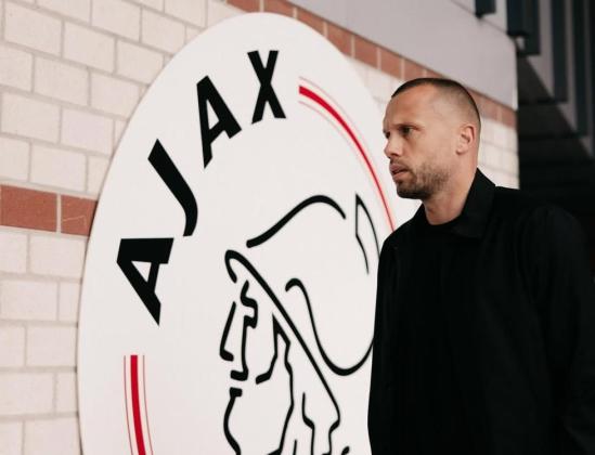 Ajax Amsterdam Resmi Pecat John Heitinga