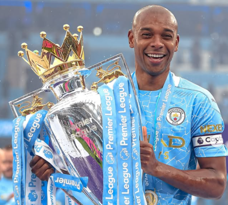 Legenda Man City dan Brasil, Fernandinho Resmi Umumkan Pensiun dari Sepak Bola