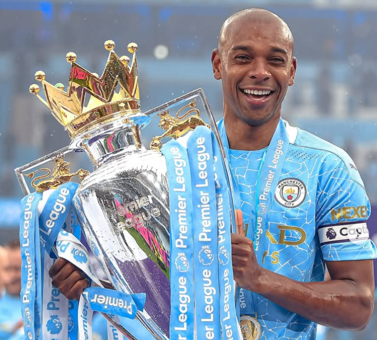 Legenda Man City dan Brasil, Fernandinho Resmi Umumkan Pensiun dari Sepak Bola