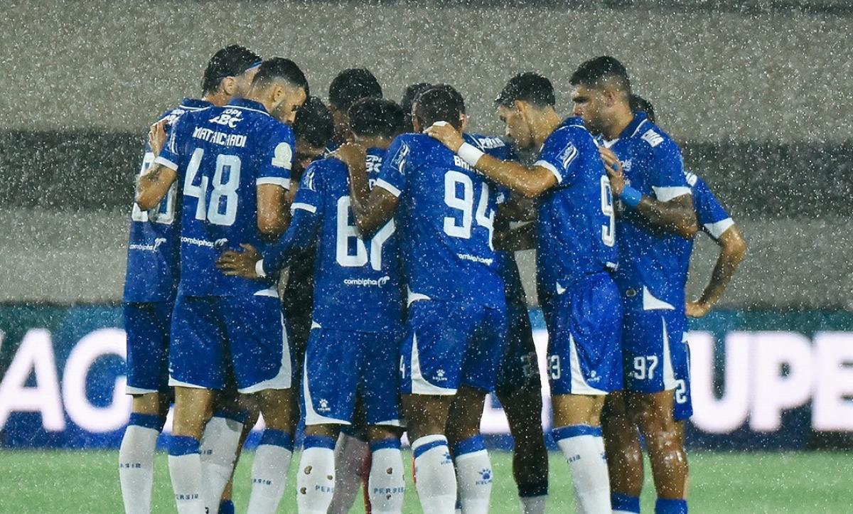 Rekor Pertemuan Persib vs Dewa United: Statistik Gol Tinggi, Siapa Unggul?