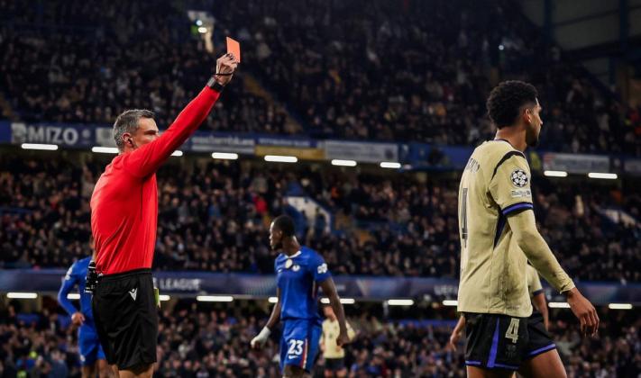 Kutukan Kartu Merah Araujo Terulang Lagi! Kapten Barcelona Kembali Jadi Biang Kerok Kekalahan di Liga Champions