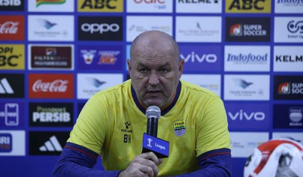 Bojan Hodak Bantah Rumor Transfer Maarten Paes dan Joey Pelupessy ke Persib