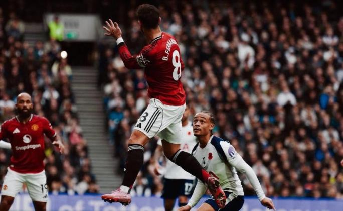 Manchester United Bidik Regenerasi Lini Tengah, Ini Daftar Targetnya!
