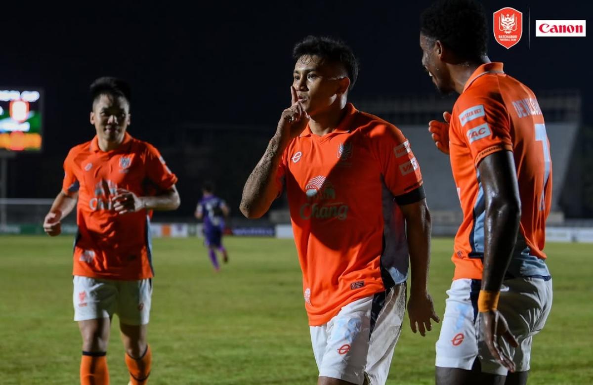 Prediksi Skor Ratchaburi Mitr Phol vs Chiangrai United: Kemenangan Kandang Tuan Rumah Sangat Terbuka Lebar!