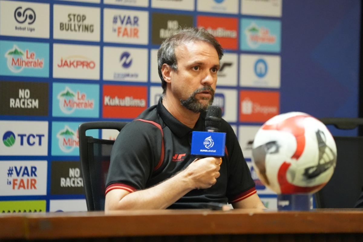Jelang Duel Persija vs Persib, Mauricio Souza Soroti Peran Wasit dan VAR