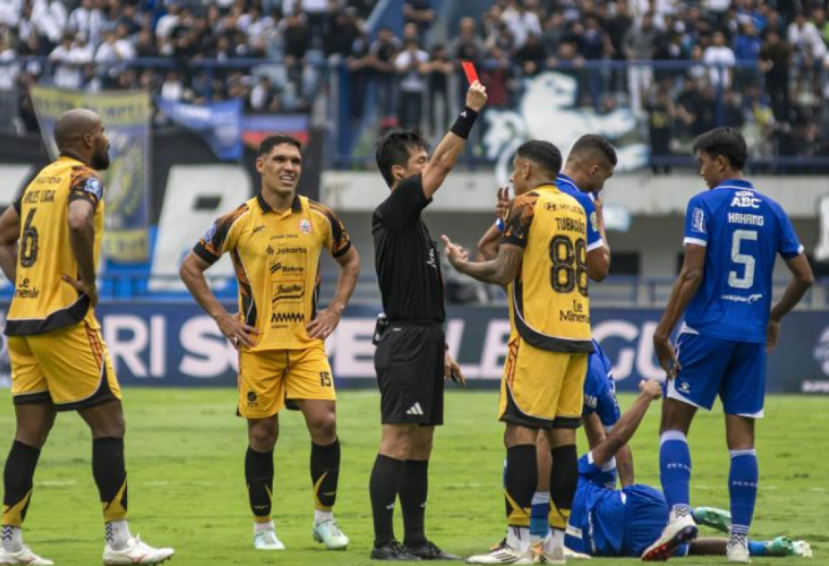 Kesal, Pelatih Persija:  Mauricio Souza Pantas Dapat Kartu Merah