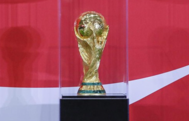 SEJARAH TERUKIR! Trofi Emas Piala Dunia Resmi Mampir di Jakarta, Bukti FIFA Akui Kegilaan Fans Indonesia!