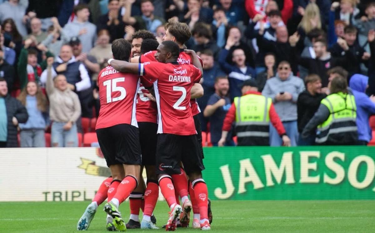 Prediksi Skor Lincoln City vs Bradford City: Tuan Rumah On Fire, Tamu Sedang Goyah!