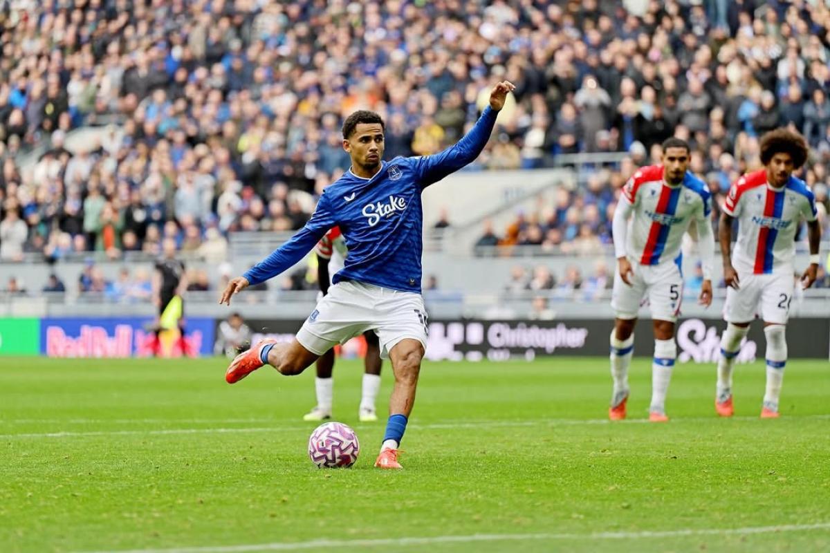 Manchester United Lirik Iliman Ndiaye, Everton Pasang Harga Tinggi