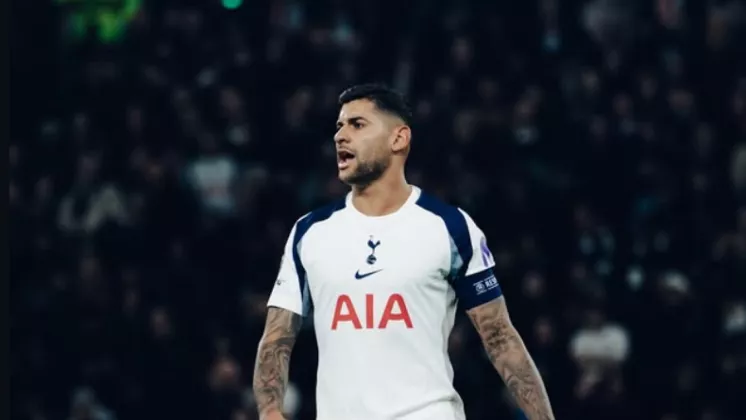Real Madrid Incar Bek Argentina Cristian Romero dari Tottenham