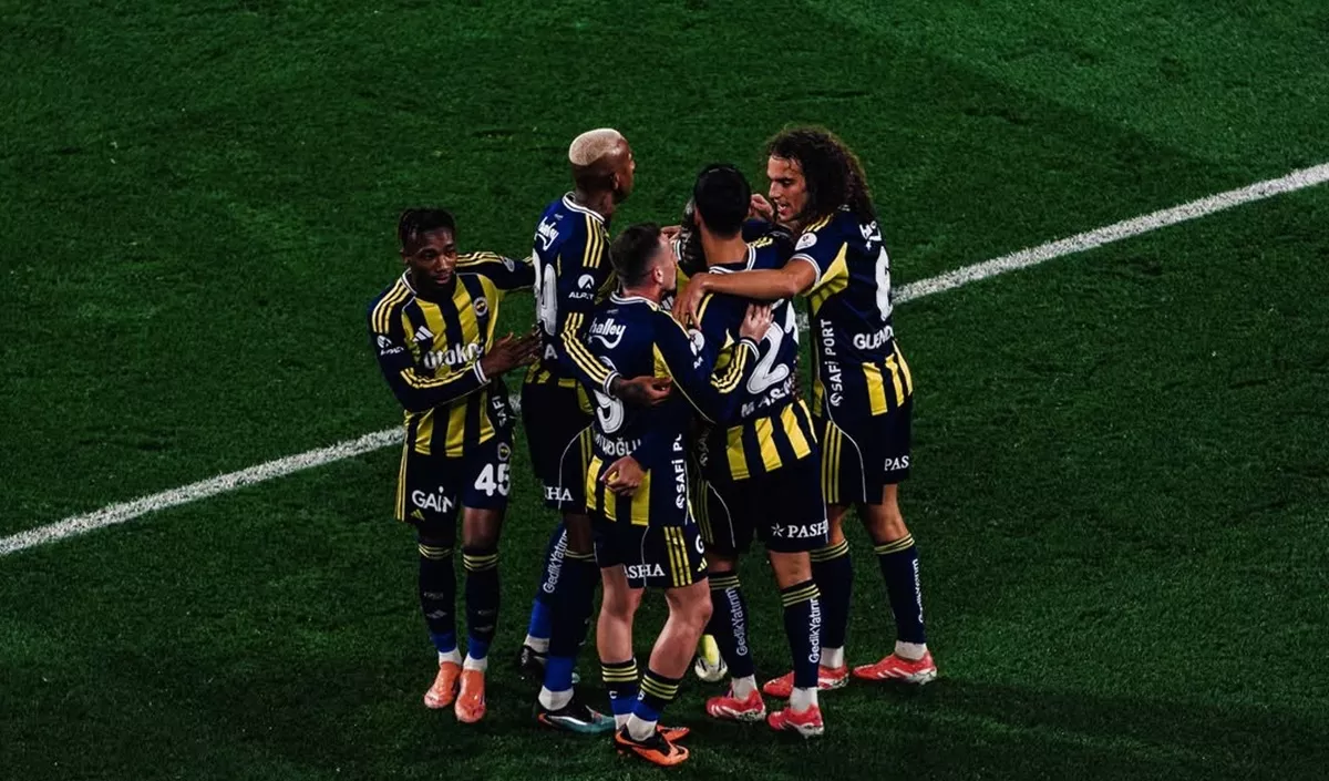 Analisis dan Prediksi Fenerbahce vs Nottingham Forest: Kedua Tim Punya Cerita Berbeda!