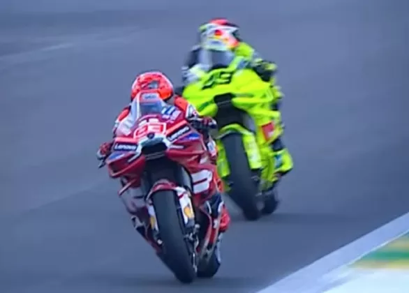 Hasil Sprint Race MotoGP Brasil 2026: Marc Marquez Menang Dramatis di Sirkuit Ayrton Senna