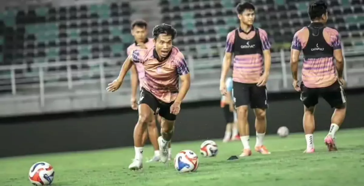 Duel Papan Atas BRI Super League:  Persebaya vs Persita Siap Tempur! 