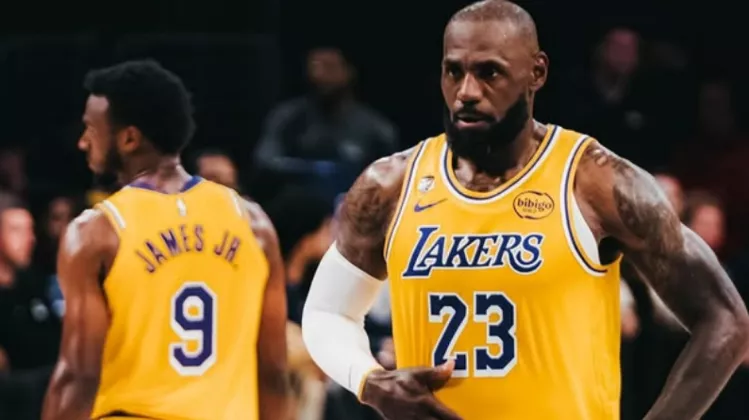 Lakers vs Mavericks: 30 Poin LeBron James Tak Cukup Selamatkan Home Team