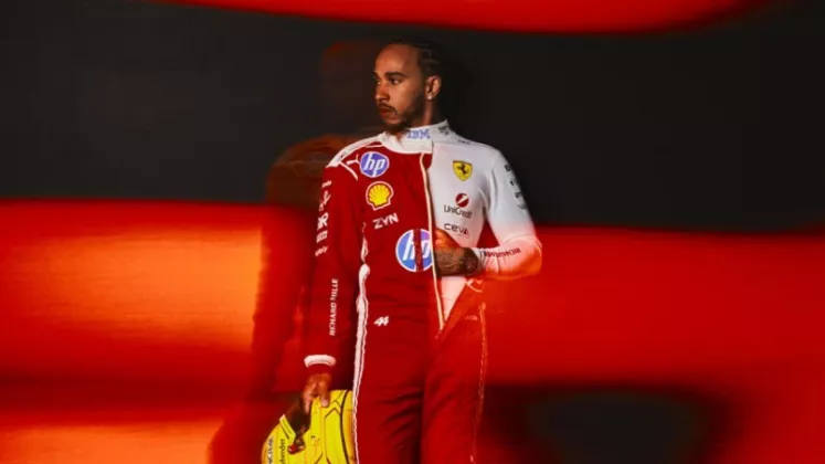 Hamilton Diragukan Bisa Raih Gelar Juara Dunia Kedelapan Bersama Ferrari