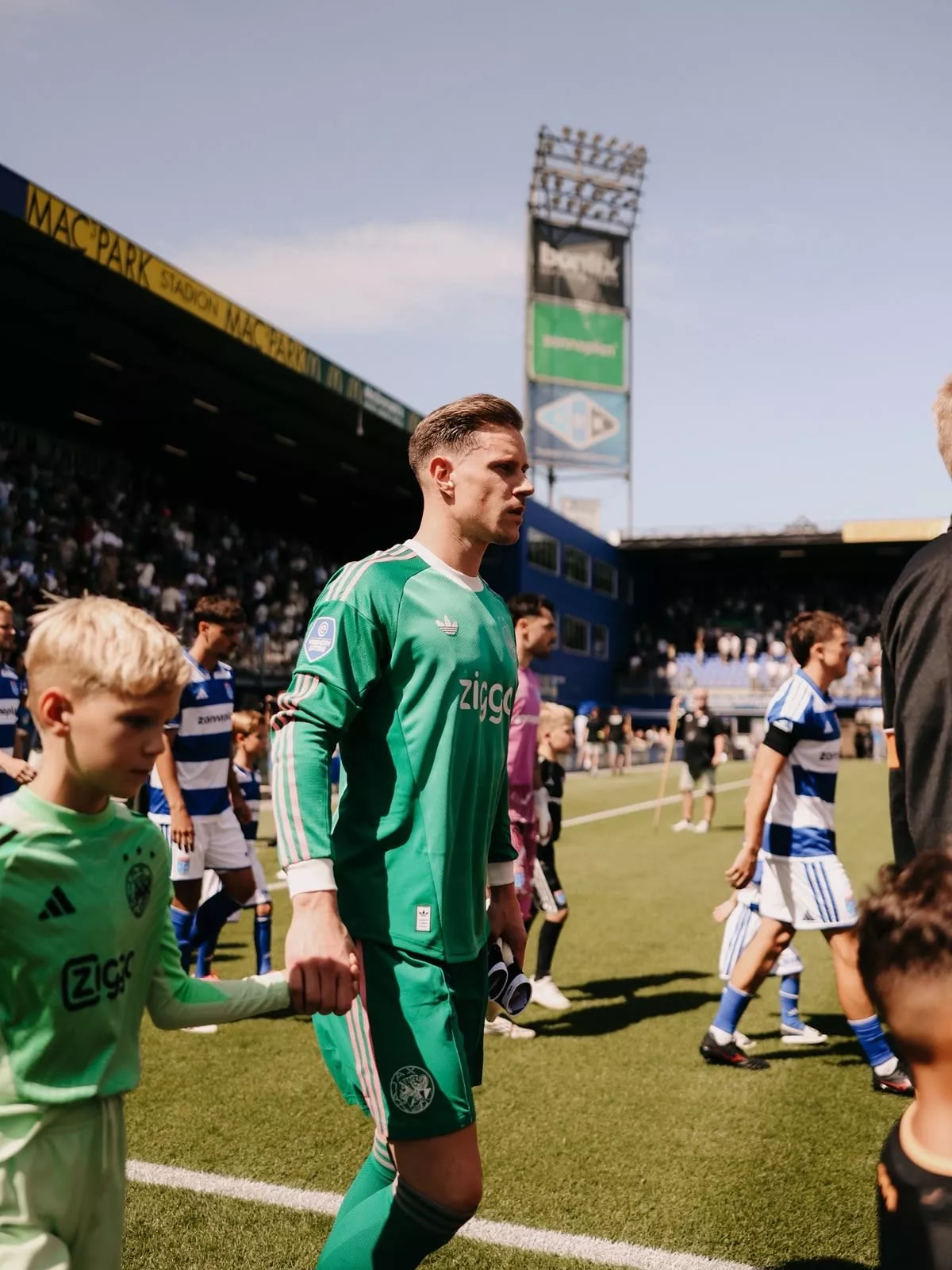 Debut Sempurna Marc-Andre ter Stegen di Ajax Amsterdam: Maarten Paes  Duduk Manis di Bangku Cadangan