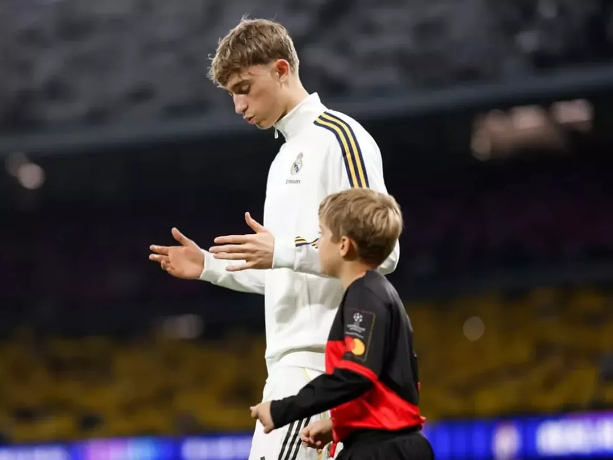 Kisah Haru Dean Huijsen: Dari Main Pakai Sepatu SR4 hingga Resmi Warisi Nomor Punggung Sergio Ramos