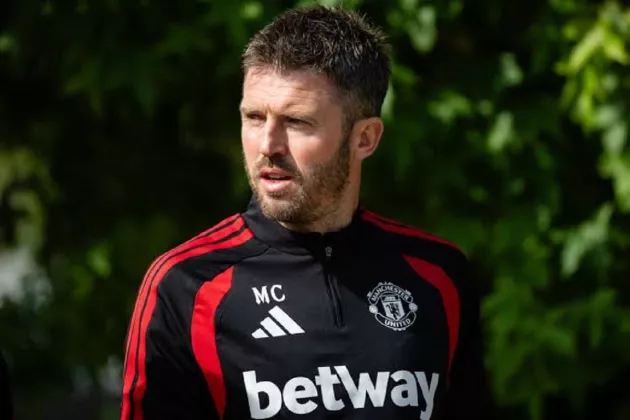 Manuver Belanja Manchester United Belum Berakhir: Michael Carrick Incar Dua Pemain Baru Lagi