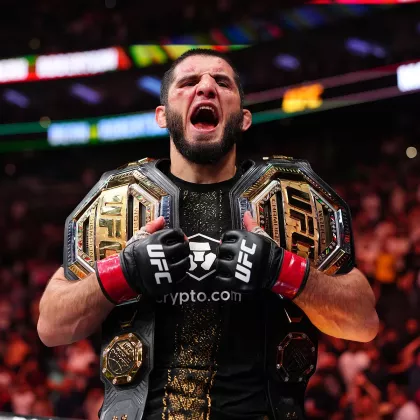Cetak Sejarah Baru di UFC 330, Islam Makhachev Sukses Pertahankan Sabuk Juara dan Lewati Rekor Legendaris