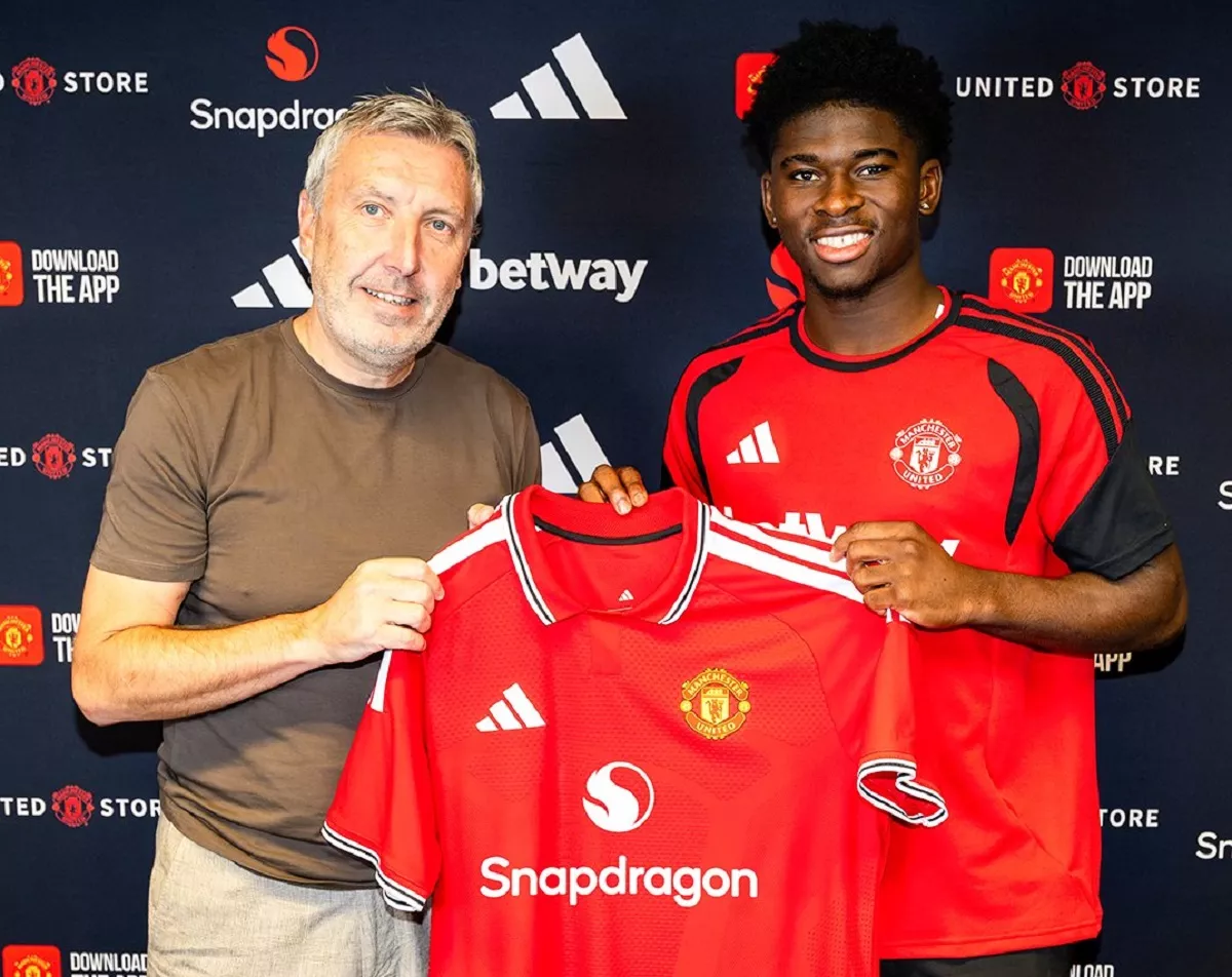 Gelar Nomor Punggung 20 Manchester United, Carlos Baleba Warisi Legenda Solskjaer dan Van Persie