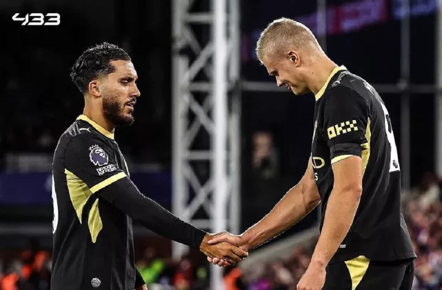 Berkelas! Erling Haaland Serahkan Trofi MOTM ke Rayan Cherki Usai Bantai Palace