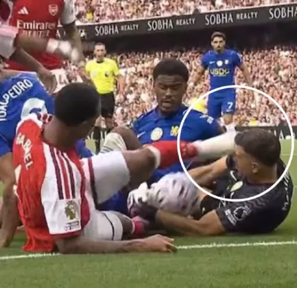 Kontroversi Arsenal vs Chelsea: Alasan Gabriel Magalhaes Lolos dari Kartu Merah Usai Tendang Kepala Emi Martinez