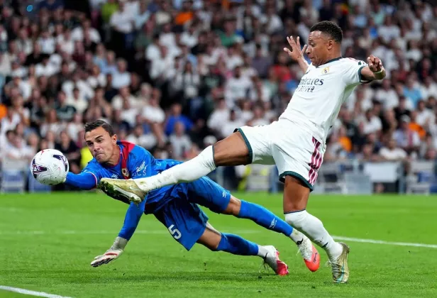 Debut Berat Emil Audero: Kebobolan Empat Gol dari Real Madrid, Tapi Panen Pujian Berkat 7 Penyelamatan