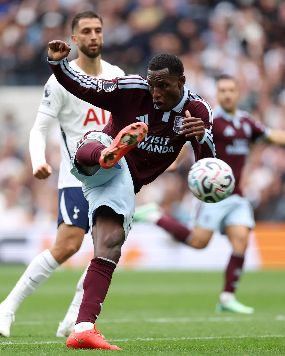 Tottenham Hotspur Terpuruk di Zona Degradasi Usai Takluk 2-3 dari Aston Villa