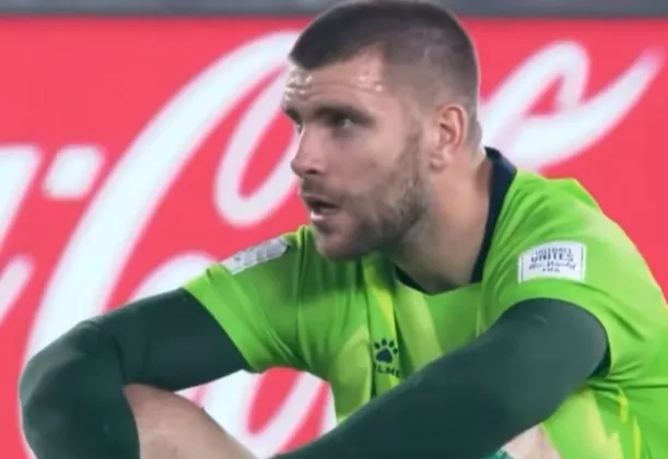 Tahan Imbang Malaysia dengan 10 Pemain, Maarten Paes Bangga Skuad Garuda Raih Clean Sheet Penting