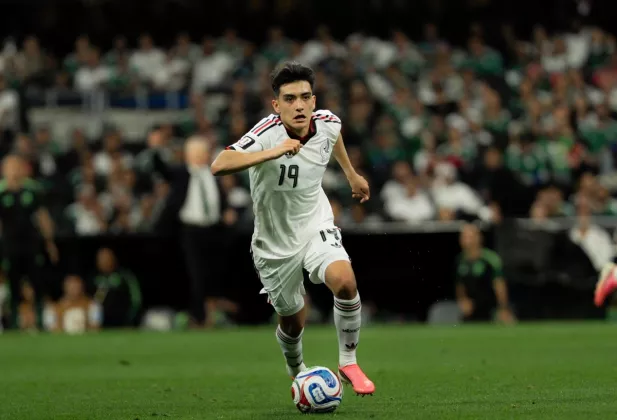 Liverpool Incar Wonderkid Meksiko Gilberto Mora: Harganya Bikin Melongo!