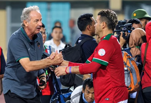 Kenang Almarhum Alfred Riedl Usai Indonesia Angkat Trofi, El Loco Gonzales: Semoga Coach Melihat Ini