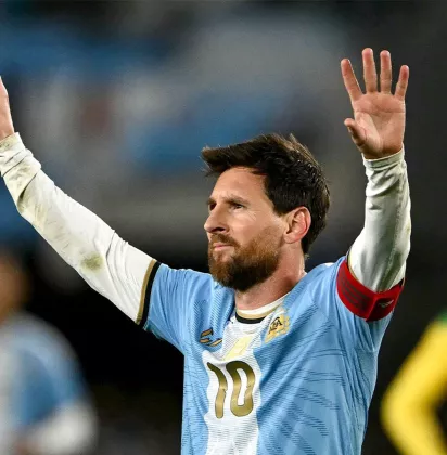 Momen Emosional di Laga Terakhir Messi: Pertandingan Dihentikan pada Menit ke-10 untuk Hormati La Pulga