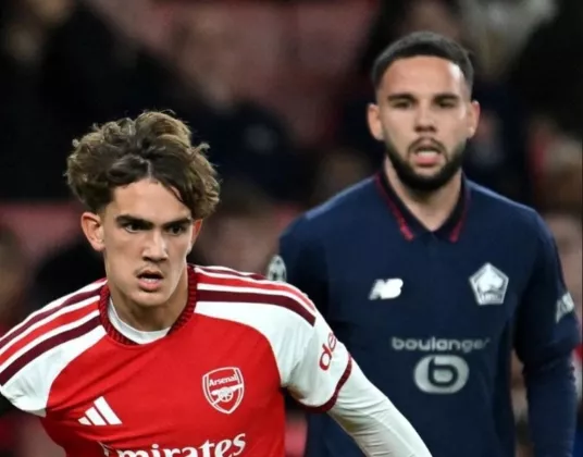 Statistik Calvin Verdonk lawan Arsenal: Menang Duel hingga Catat 3 Tekel Sukses