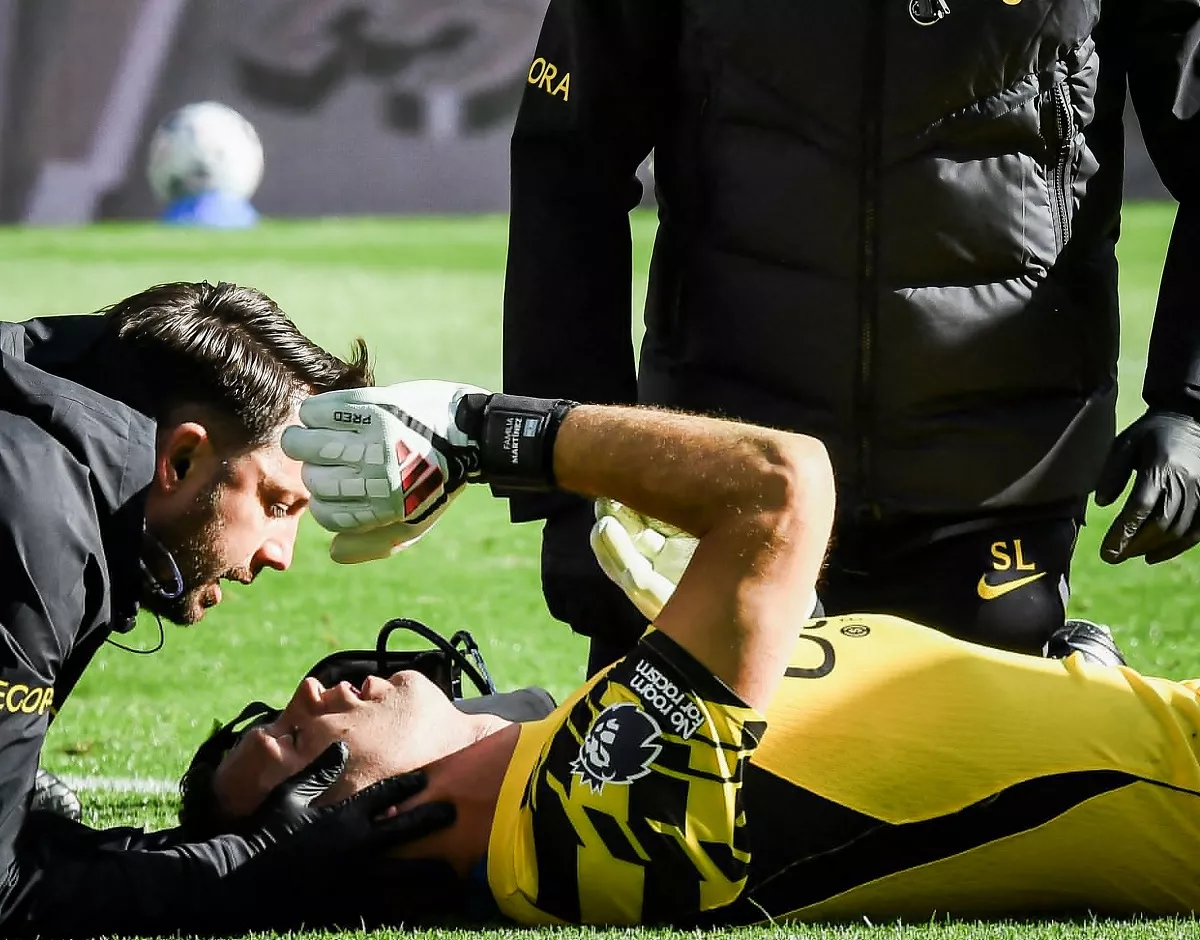 Kondisi Terkini Emi Martinez Usai Mengalami Gegar Otak di Laga Lawan Everton