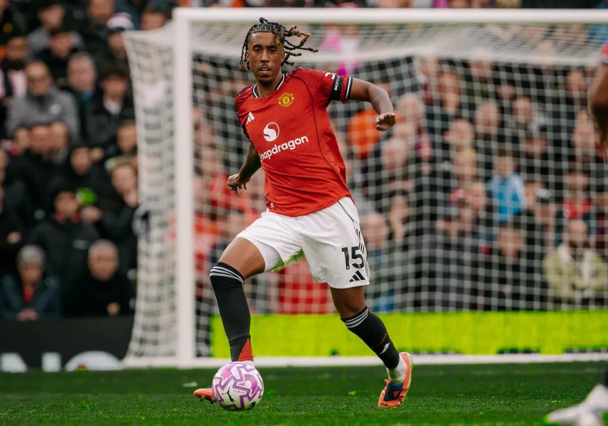 Dilema Manchester United: Pertahankan Leny Yoro atau Lepas ke AC Milan?