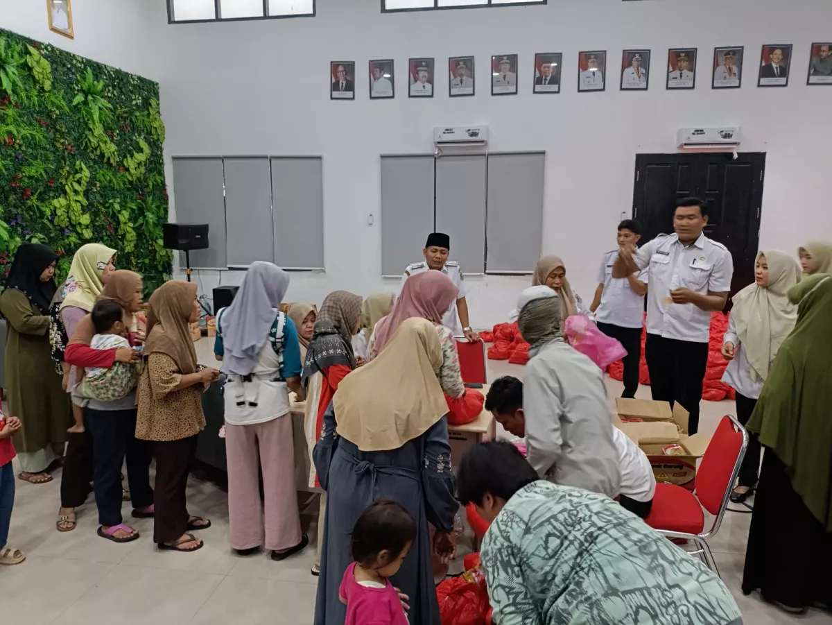 Jelang Idul Adha, Kecamatan Tigaraksa Salurkan 2.000 Paket Sembako Murah untuk Warga Rentan