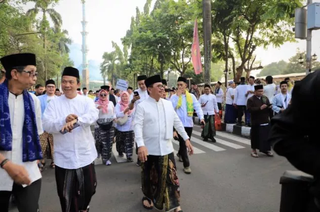 Melihat Keseruan Tradisi Jalan Sarungan di Kota Tangerang