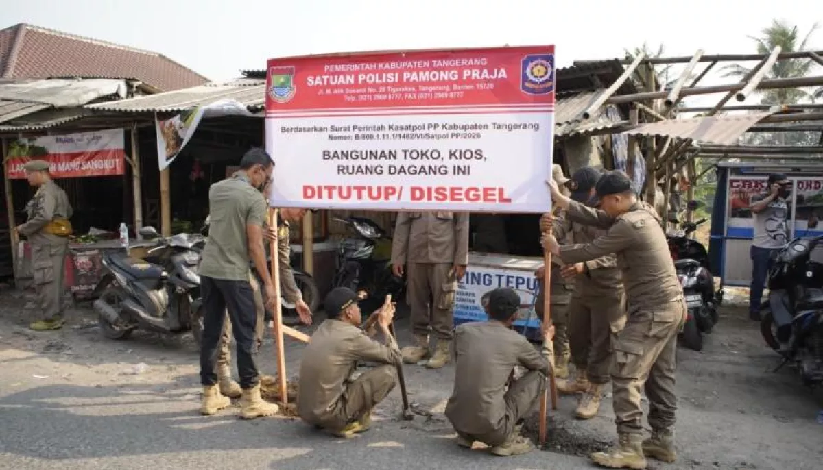 Puluhan Lapak di Eks TPPS Pasar Cisoka Akhirnya Dibongkar Satpol PP