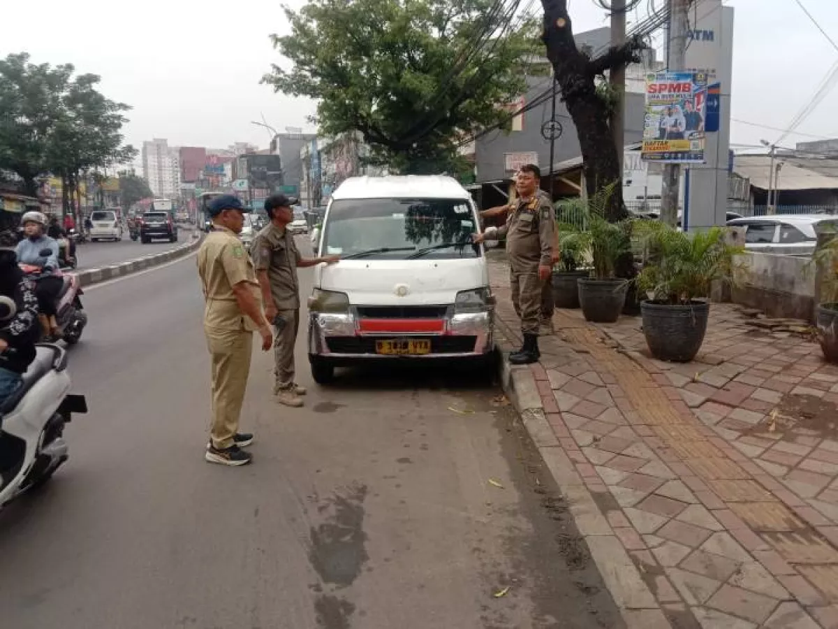 Trantib Larangan Tertibkan Parkir Liar di Sepanjang Jalan HOS Cokroaminoto